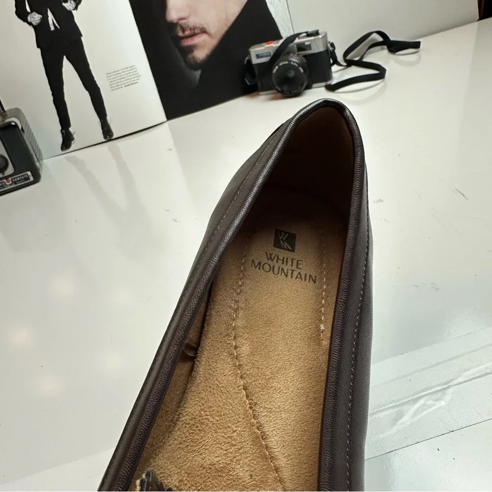 White Mountain 9.5W Brown Penny Loafers Wide Width Moc Toe Preppy Shoes